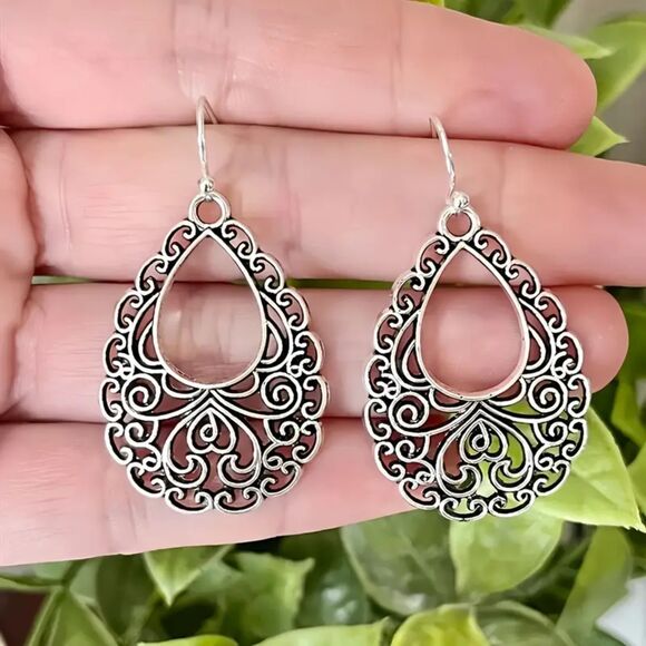 Silver Teardrop Dangle Filigree Earrings Vtg Boho Style Floral Drop Hollow Lace - Picture 1 of 5